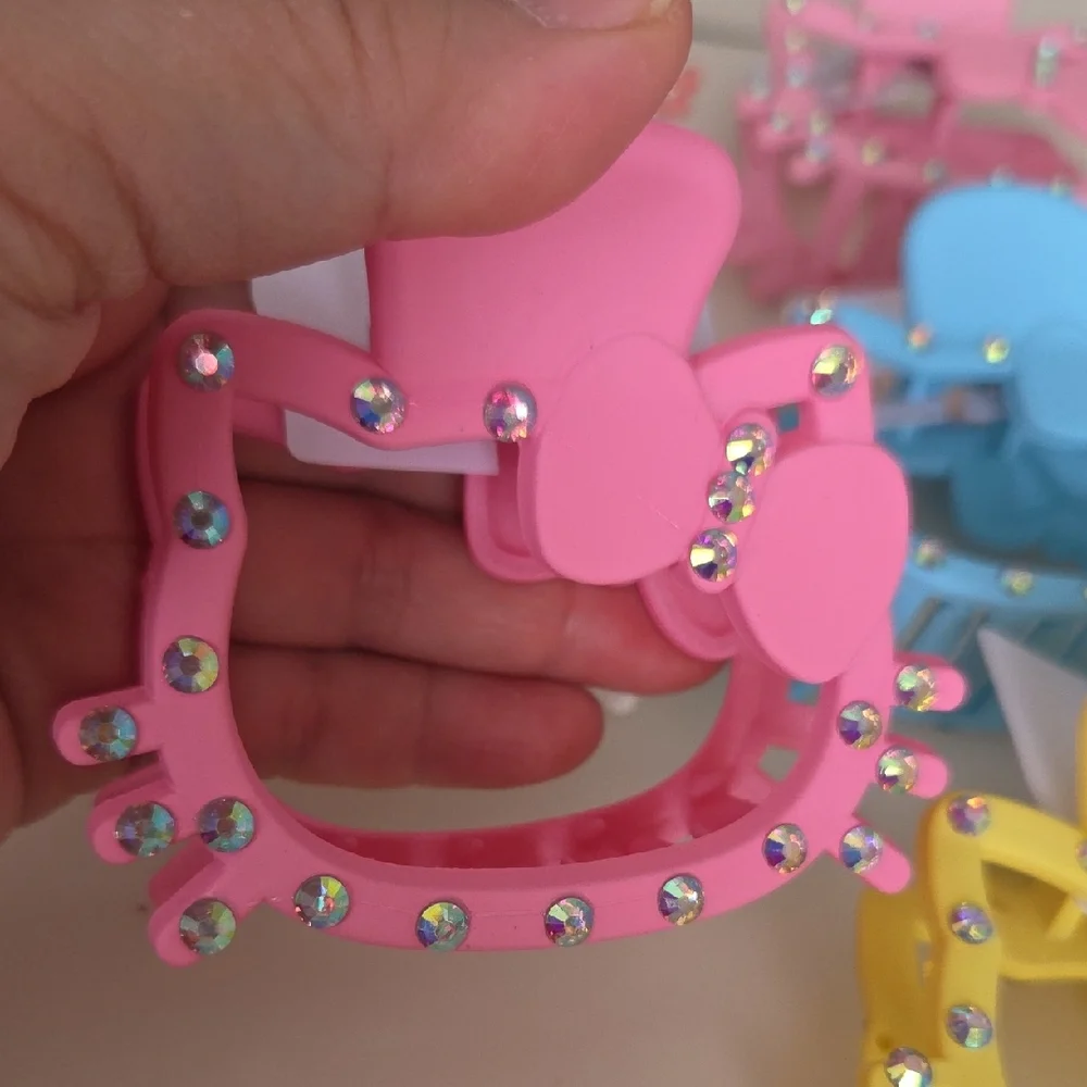 6 pcs Hello Kitty Bling Out Hair Clips Set